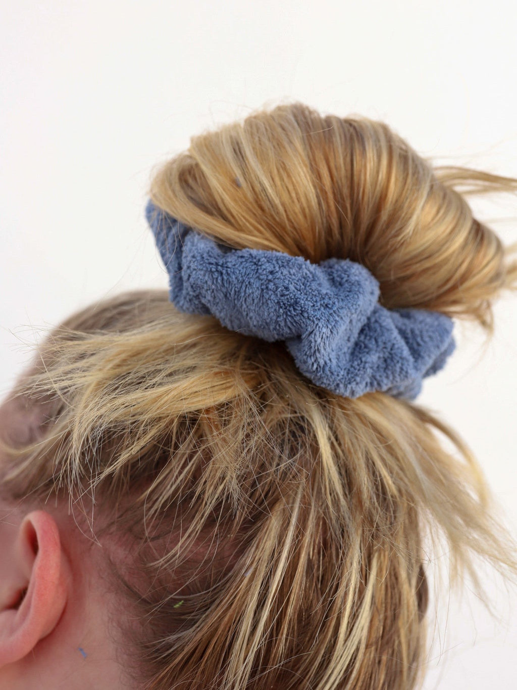 OVERSIZED TOWEL SCRUNCHIES