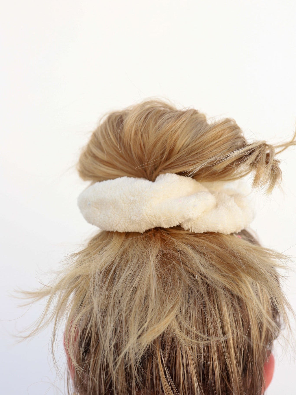 OVERSIZED TOWEL SCRUNCHIES