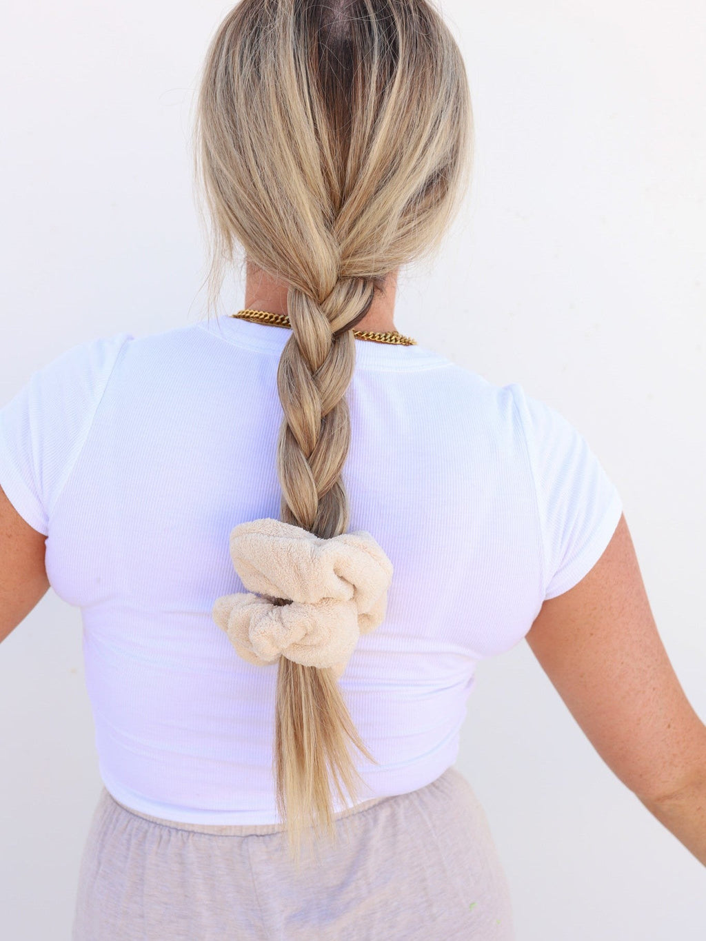OVERSIZED TOWEL SCRUNCHIES