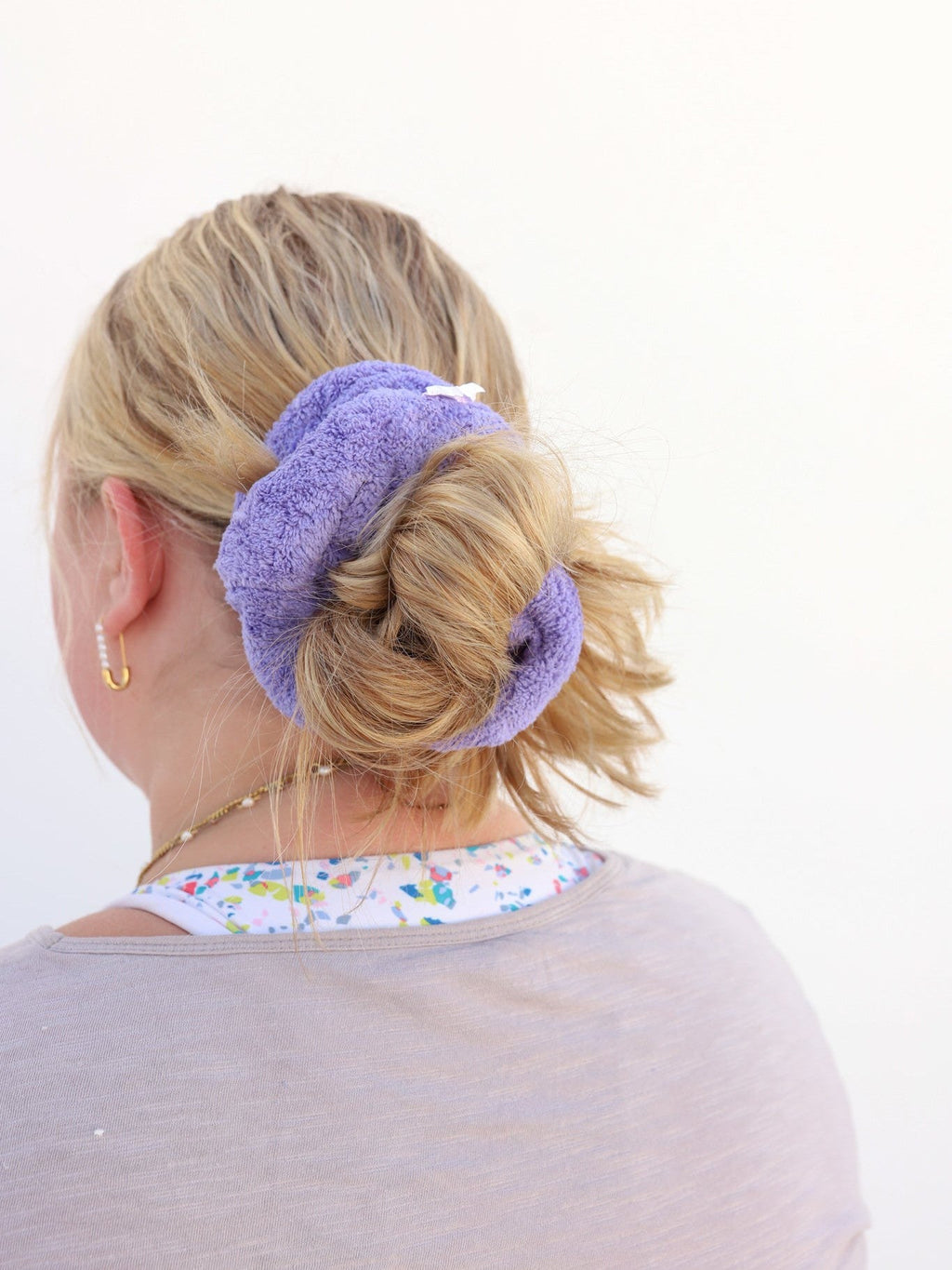 OVERSIZED TOWEL SCRUNCHIES