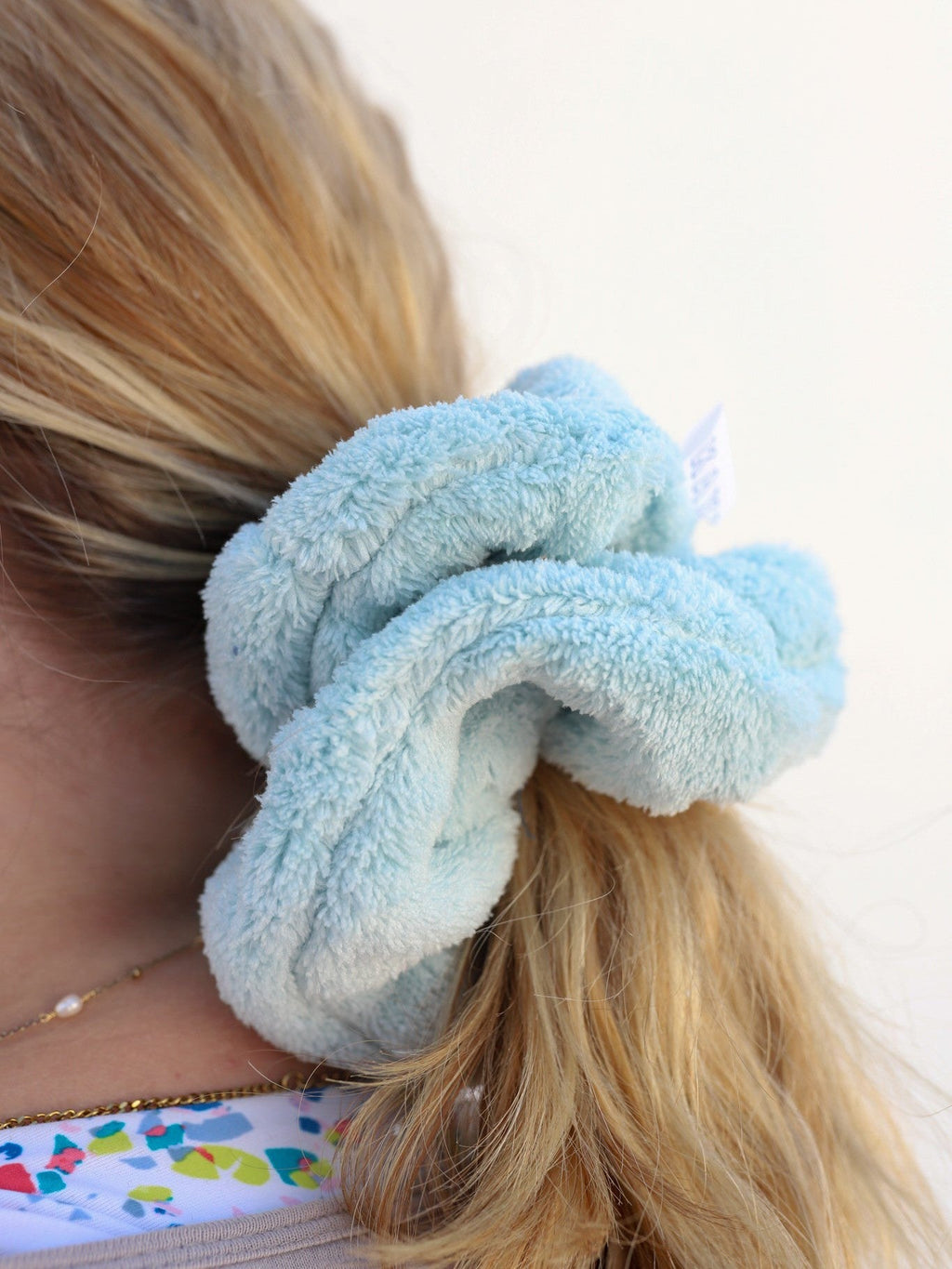 OVERSIZED TOWEL SCRUNCHIES