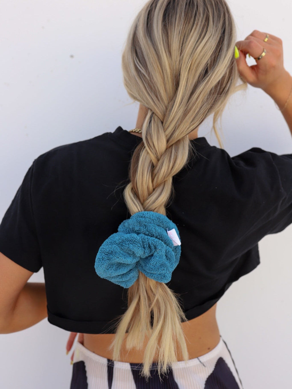 OVERSIZED TOWEL SCRUNCHIES