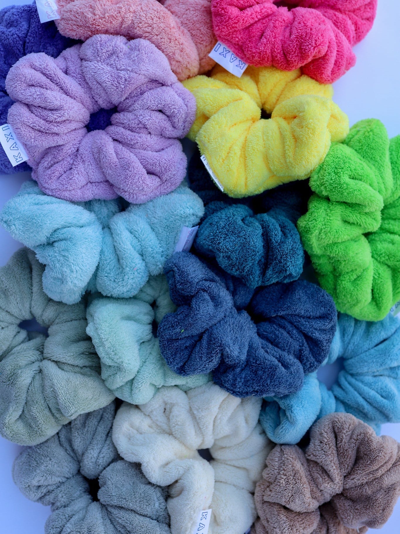 OVERSIZED TOWEL SCRUNCHIES