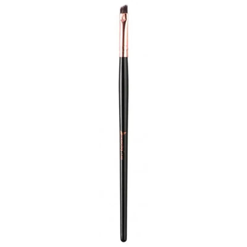 Nascita Pro Angled Eyeshadow Brush for Blending