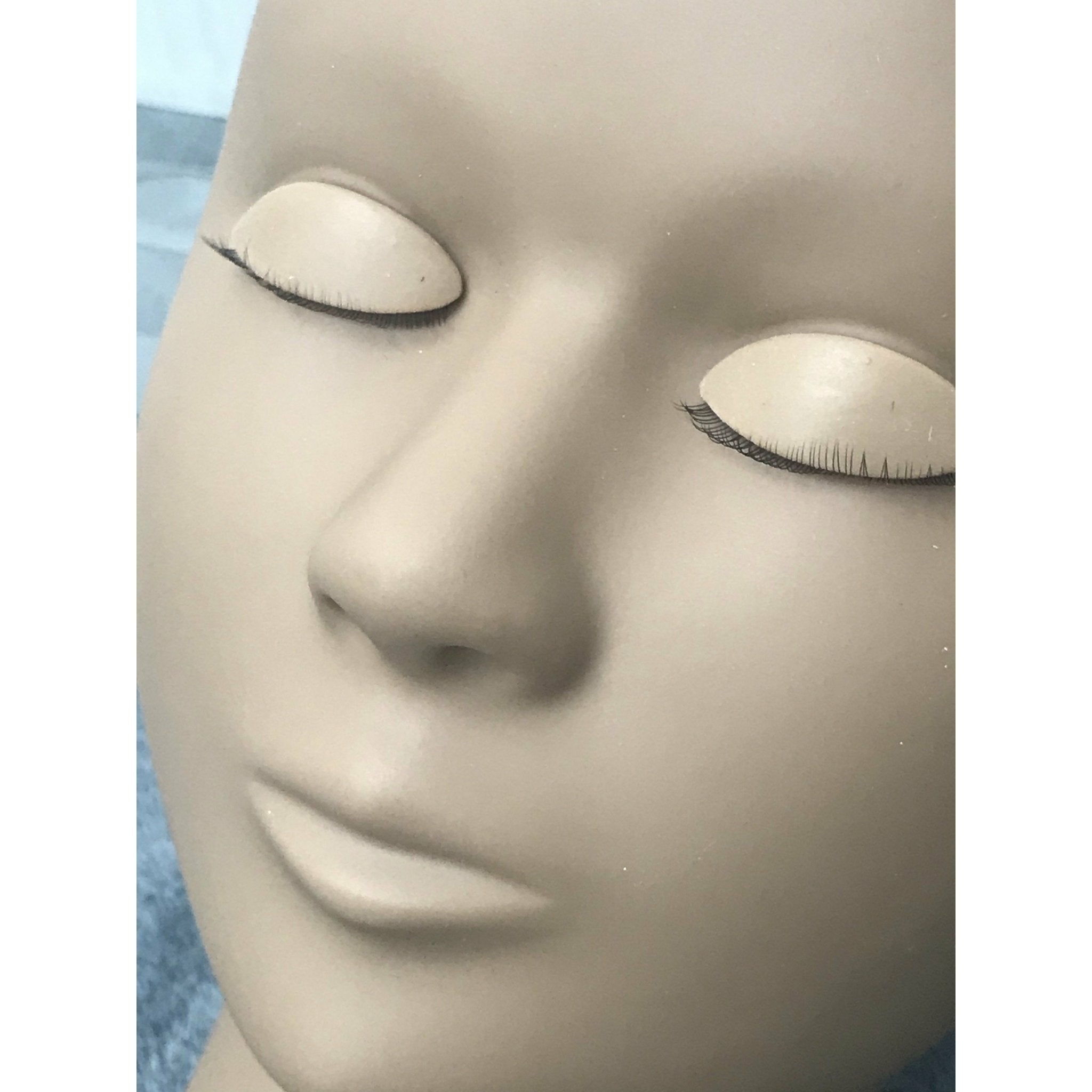 Eyelash Practice Mannequin with 3 Sets of Removable Eyes
