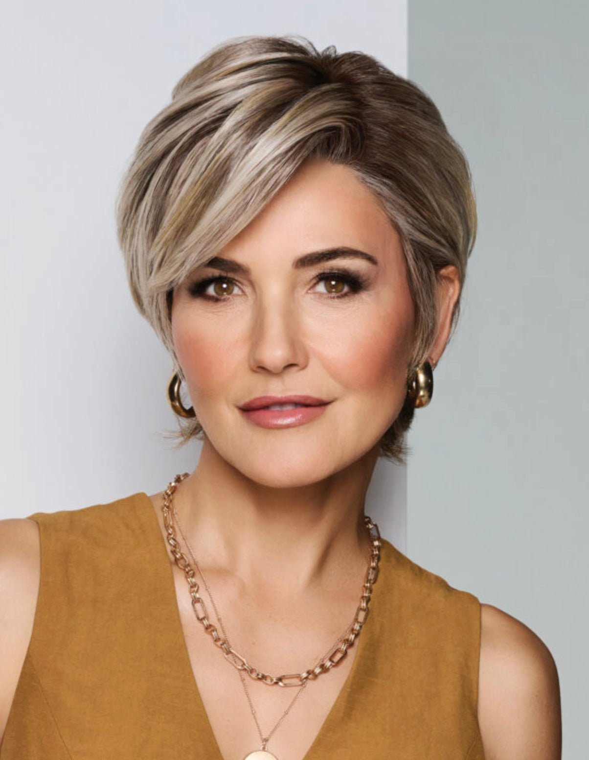 Raquel Welch Sheer Luxury Collection Posh Premier Short Boycut Wig, Luxlite Cap, Average, RL14/22 Pale Gold Wheat